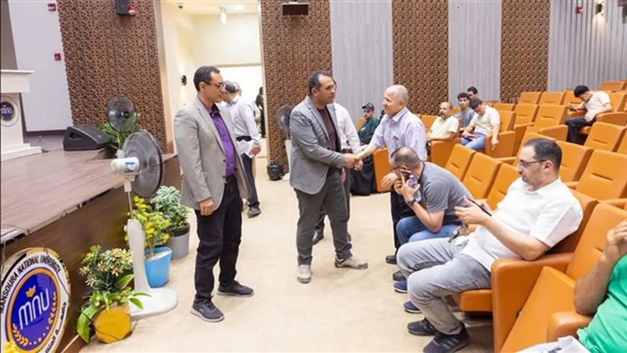 رئيس جامعة المنصورة الأهلية يتفقد إجراءات استقبال الطلاب المرشحين للقبول من الشهادات العربية والأجنبية