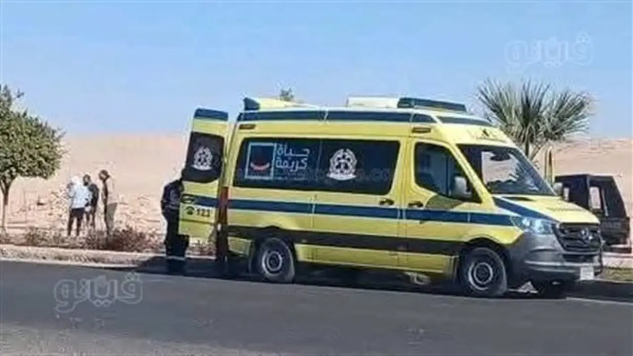 إصابة عامل دليفري في حادث تصادم سيارة وموتوسيكل أمام مرور المنيا الجديدة