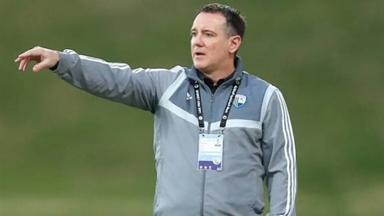 الغندور يكشف تفاصيل عقد المدرب الصربي فوك رازوفيتش مع الزمالك