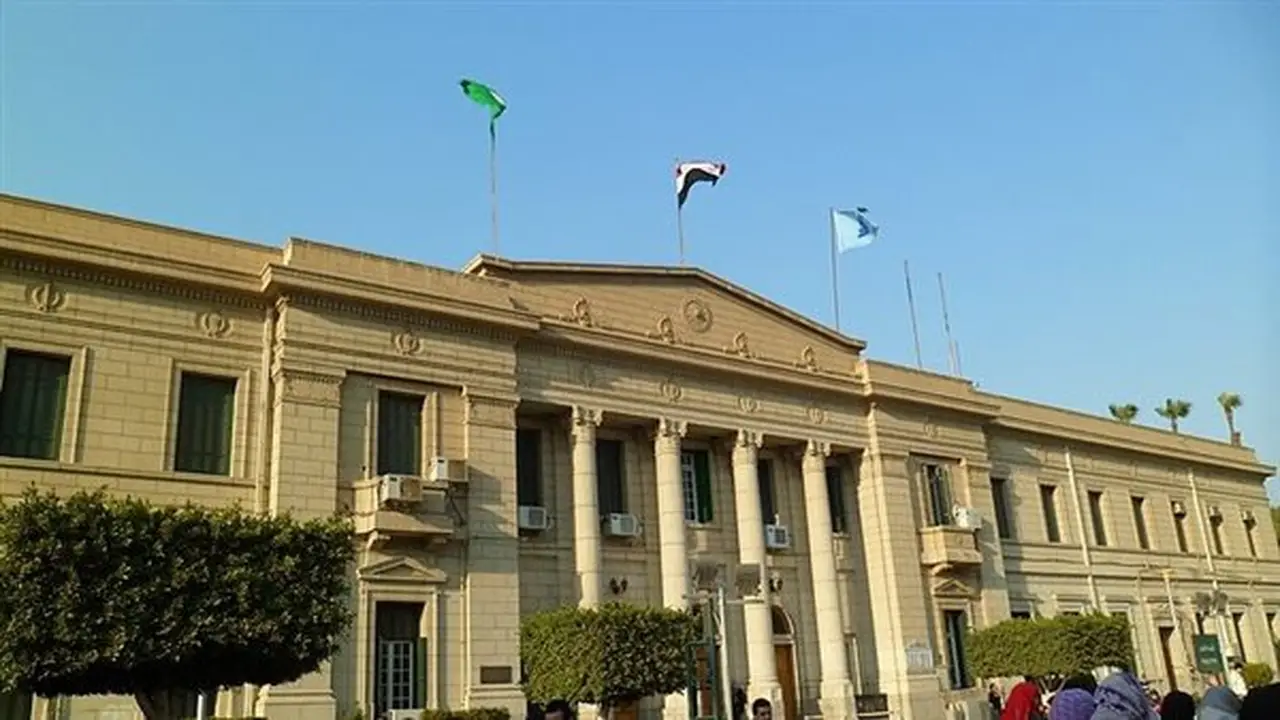 شروط الالتحاق بأقسام كلية الآداب بجامعة القاهرة للطلاب المصريين والوافدين