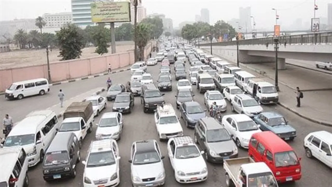 تقرير حركة المرور اليوم: كثافات مرورية على كورنيش النيل وصلاح سالم والطريق الدائري