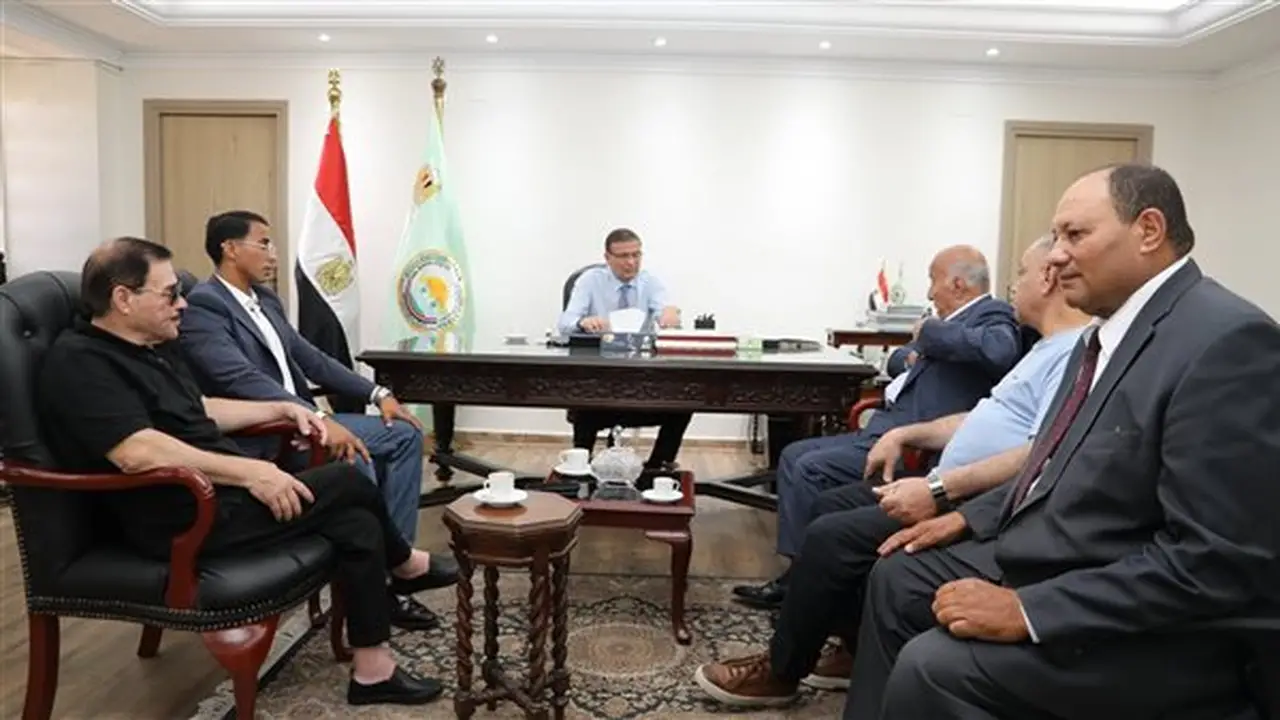 وزير الزراعة يناقش مع منتجي الدواجن سبل تطوير الصناعة وفتح أسواق تصديرية جديدة