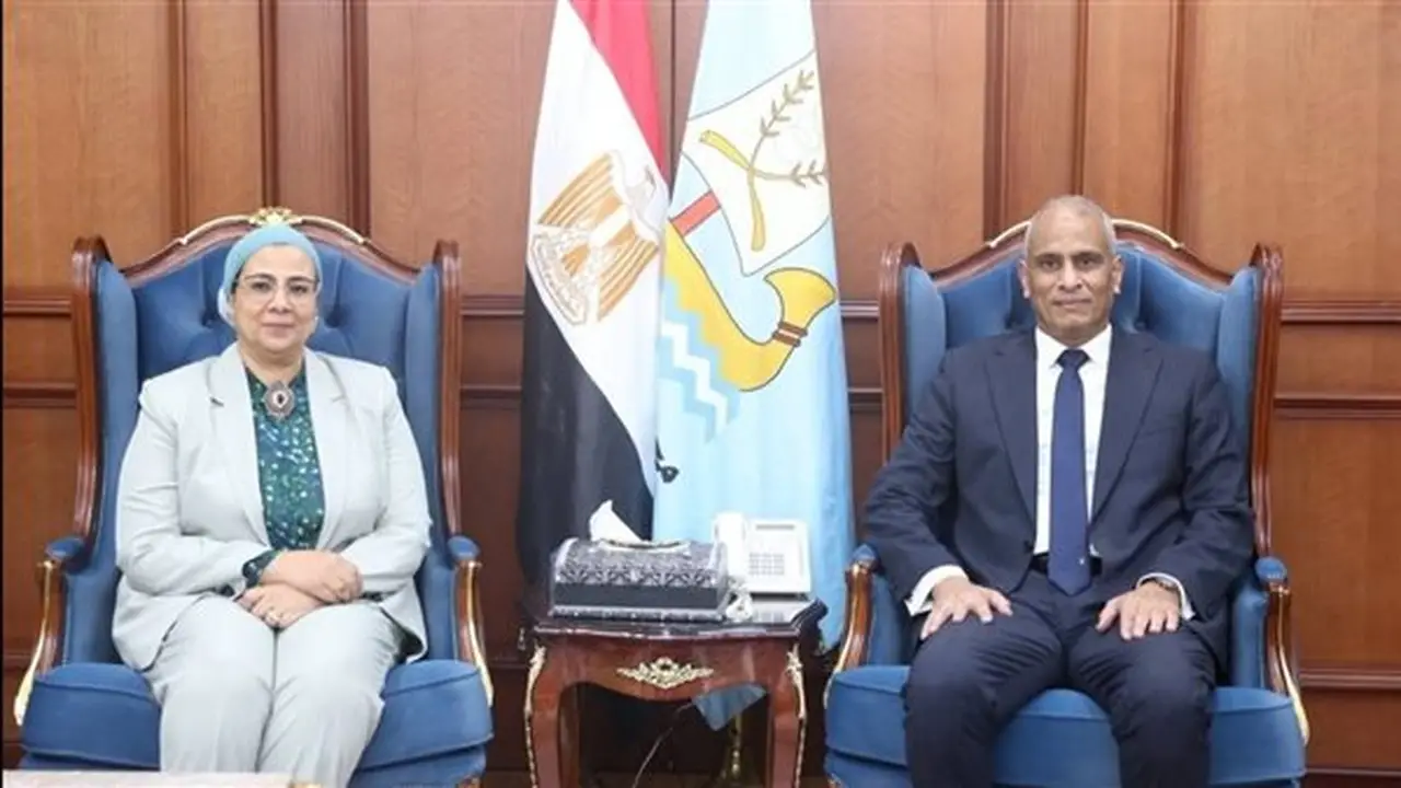 المستشارة أمل عمار تلتقي محافظ كفر الشيخ لتعزيز خدمات تمكين المرأة