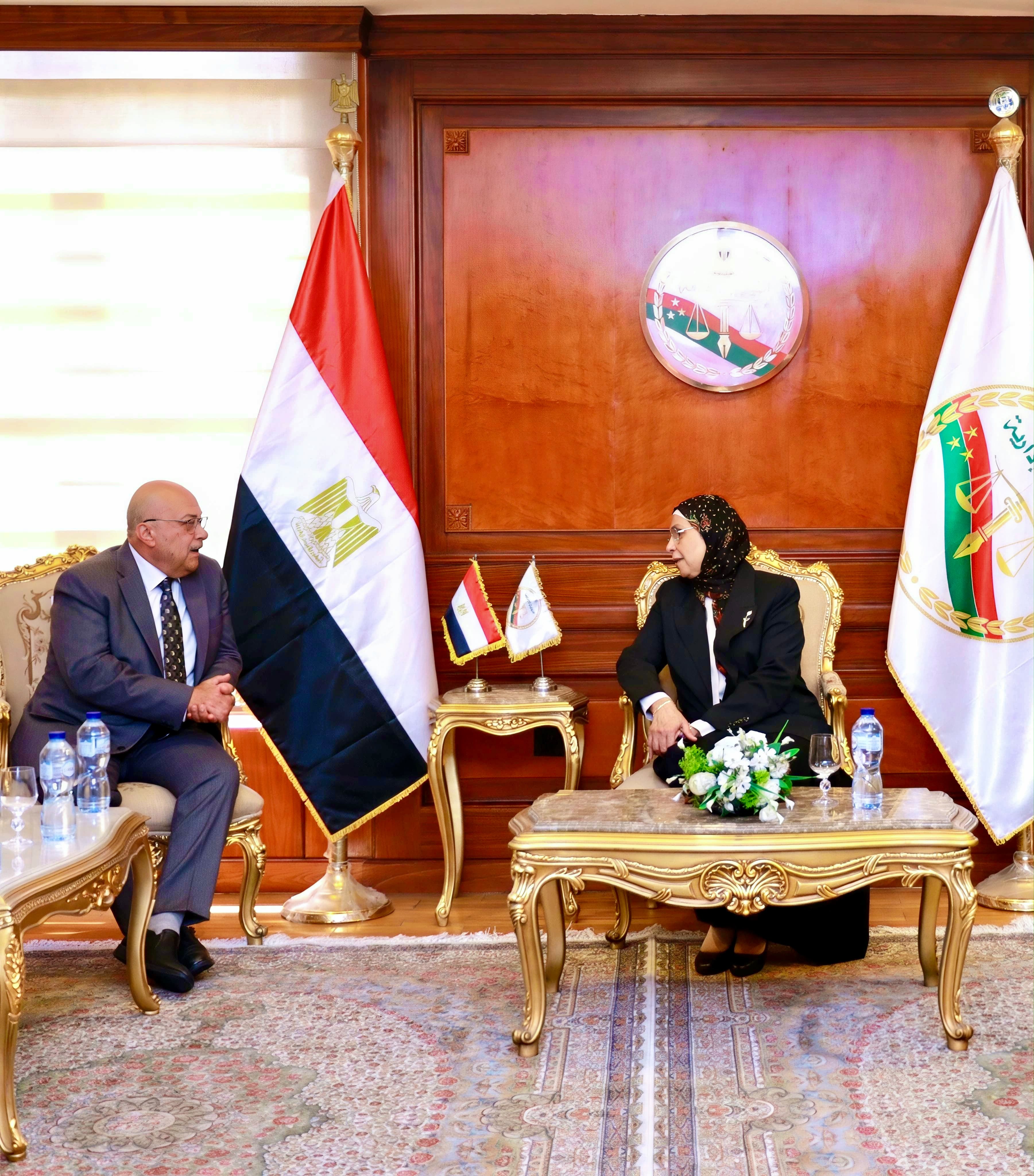 رئيسة هيئة النيابة الإدارية تستقبل وفد نادي قضاة مصر (2)