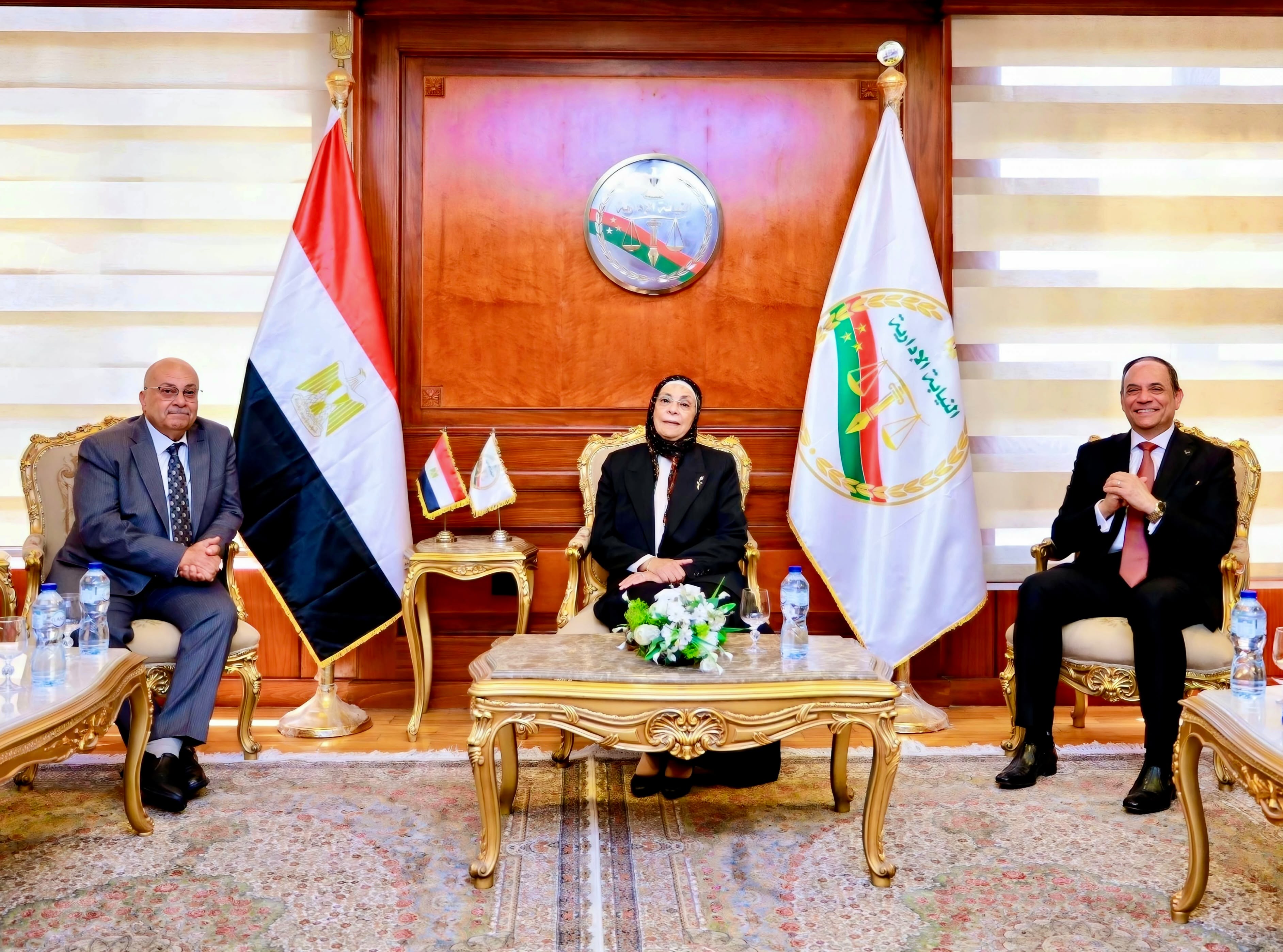 رئيسة هيئة النيابة الإدارية تستقبل وفد نادي قضاة مصر (3)