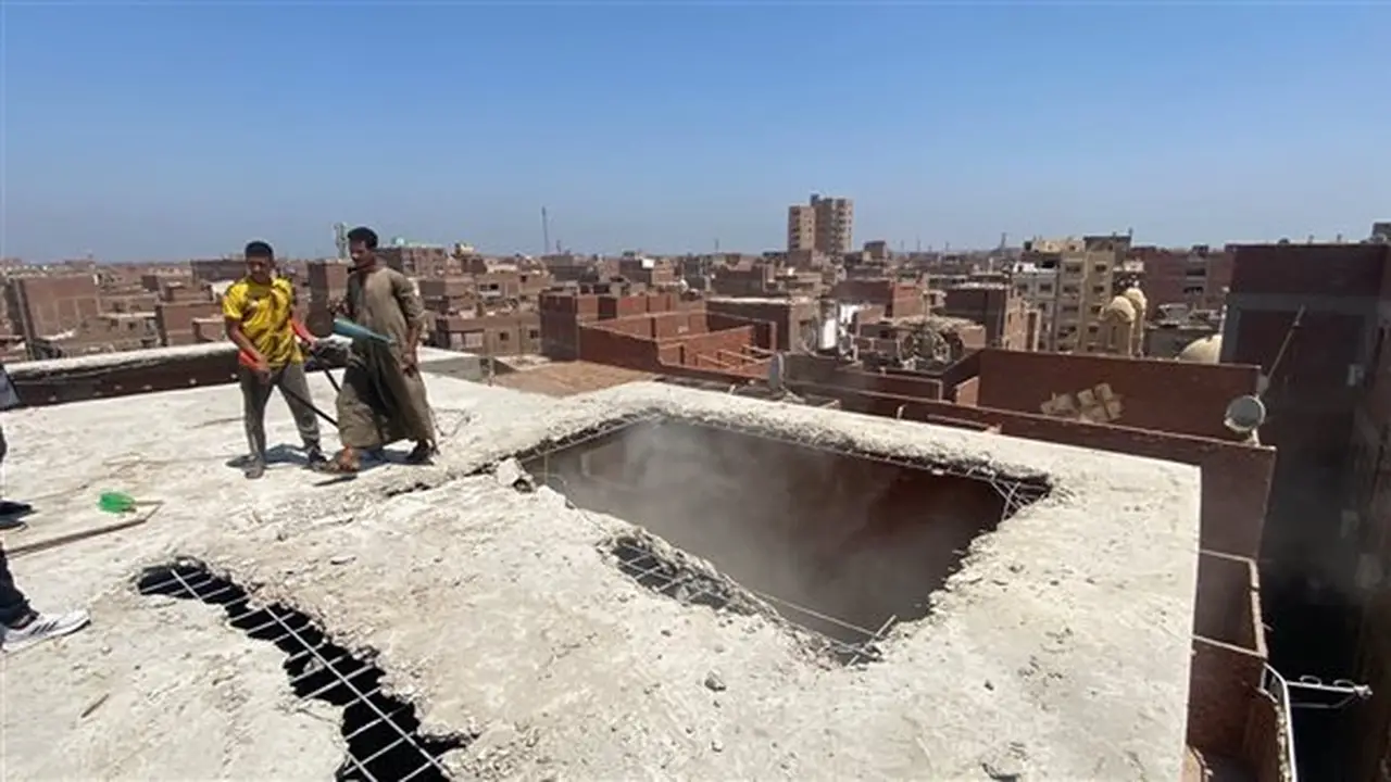 محافظ القليوبية يتابع إزالة الأدوار المخالفة في برج سكني بقليوب