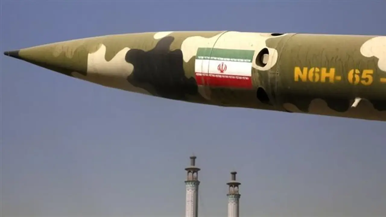 الجيش الإيراني يؤكد استمرار إنتاج الصواريخ والطائرات المسيّرة بالتزامن مع العمليات العسكرية