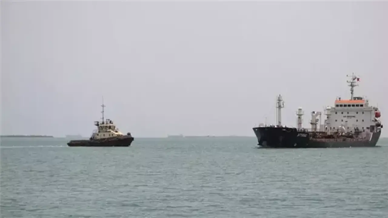 الحوثيون يستهدفون ناقلتي نفط سعوديتين في البحر الأحمر بصواريخ وطائرات مسيرة