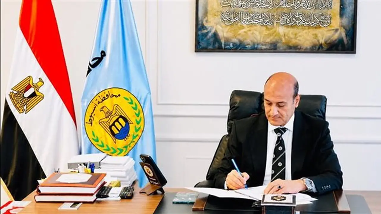 محافظ أسيوط يعلن حركة مكبرة لنواب رؤساء المراكز والأحياء لتحسين الأداء التنفيذي