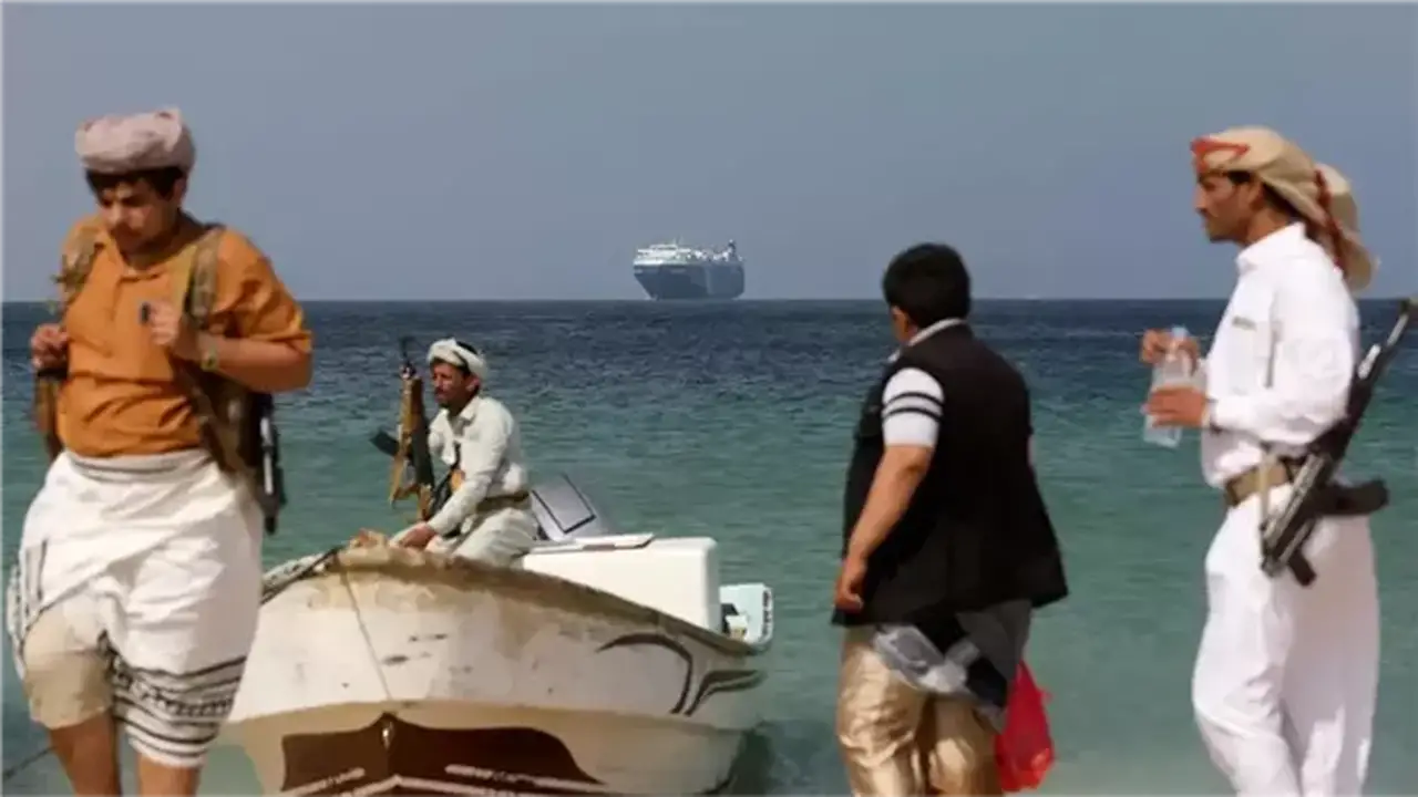 ناقلتان صينيتان محملتان بنفط سعودي تتجهان نحو مضيق باب المندب