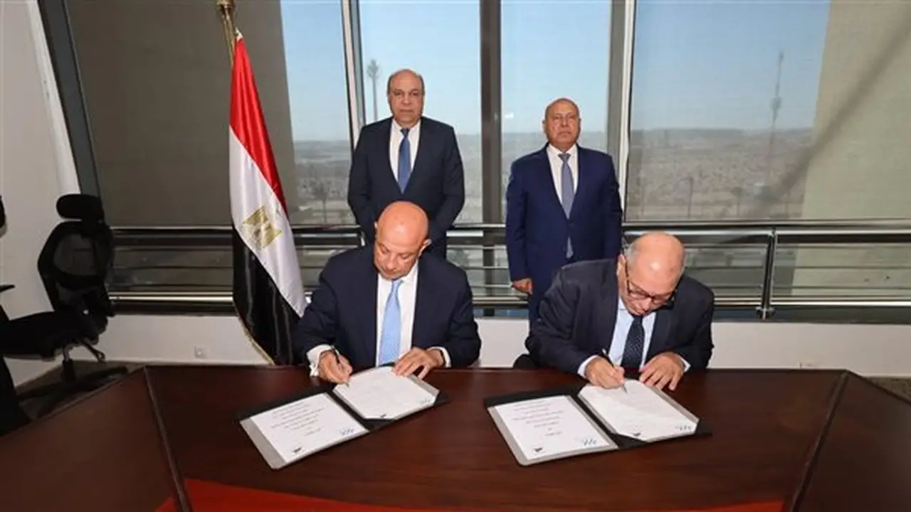 توقيع بروتوكول تعاون بين وزارتي النقل والطيران المدني لتطوير وصيانة المطارات المصرية