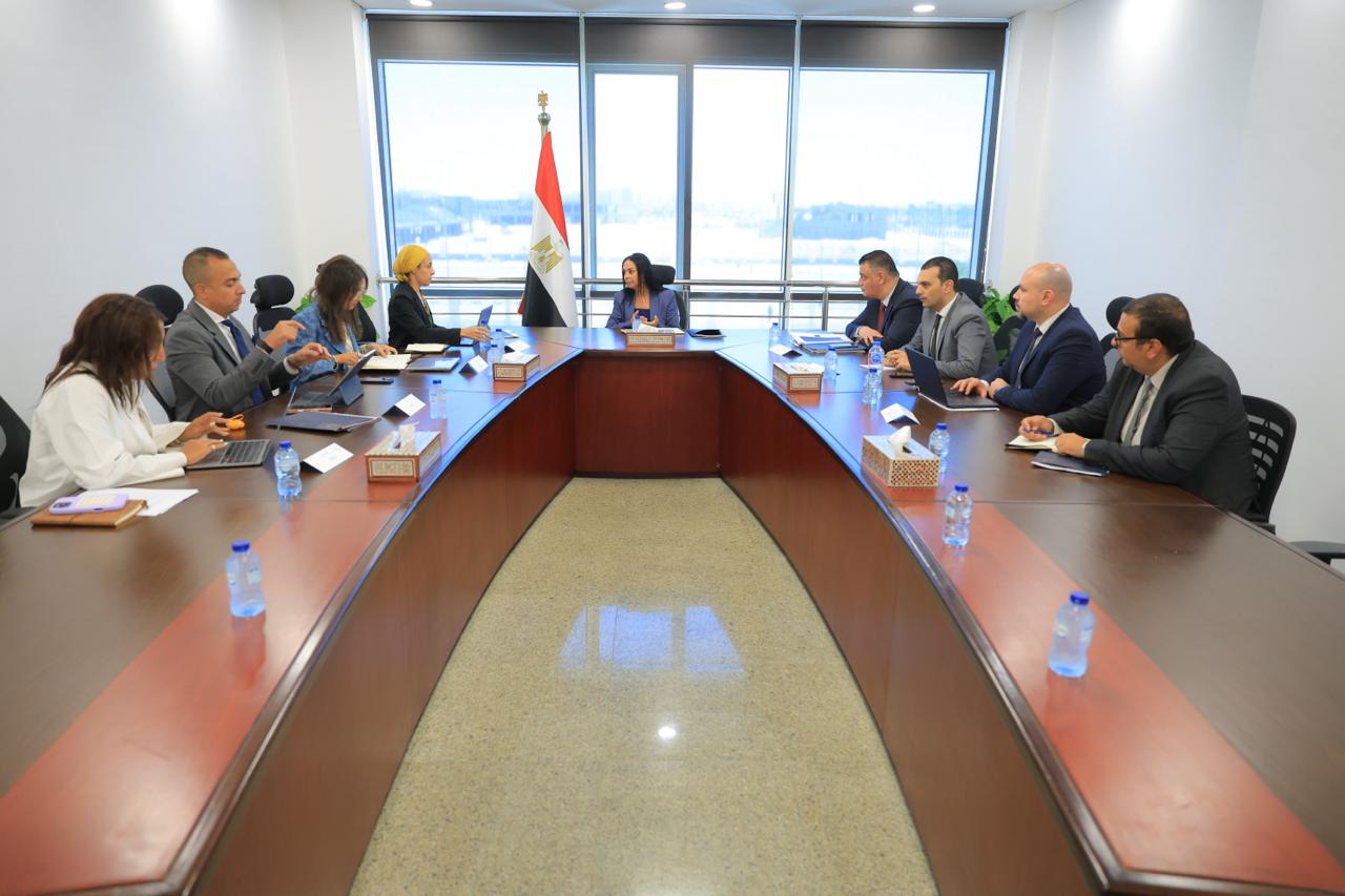 وزيرة التضامن تناقش التقرير التنفيذي للانطلاقة المؤسسية لصندوق رعاية المسنين وزيرة التضامن تناقش التقرير التنفيذي للانطلاقة المؤسسية لصندوق رعاية المسنين