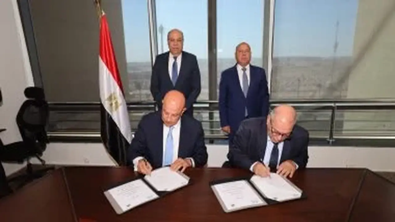 توقيع بروتوكول تعاون بين وزارتي النقل والطيران لتحسين كفاءة ممرات المطارات