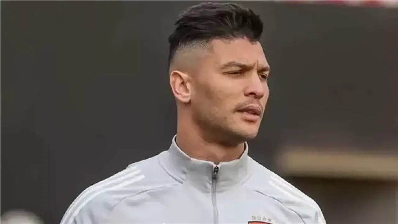 تطورات أزمة أشرف داري مع الأهلي: اللاعب يرفض الإعارة ويستعد لمواجهة النصر