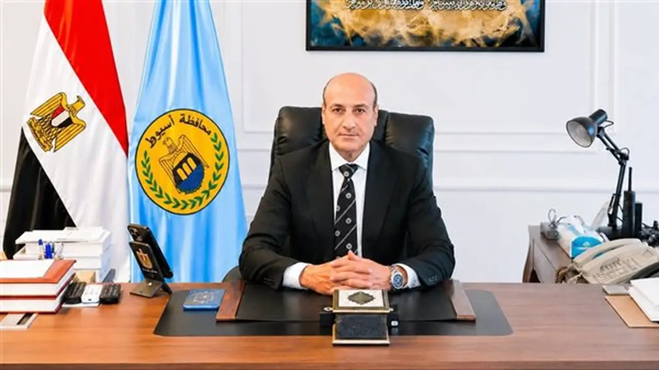 محافظ أسيوط يقرر تعديل مواعيد ورديات النظافة لحماية العمال من الموجة الحارة