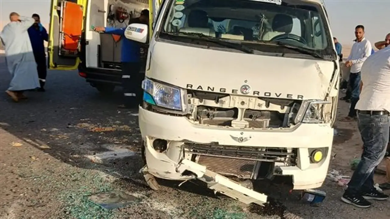 إصابة 7 أشخاص في حادث انقلاب ميكروباص على الطريق الصحراوي الغربي بالمنيا