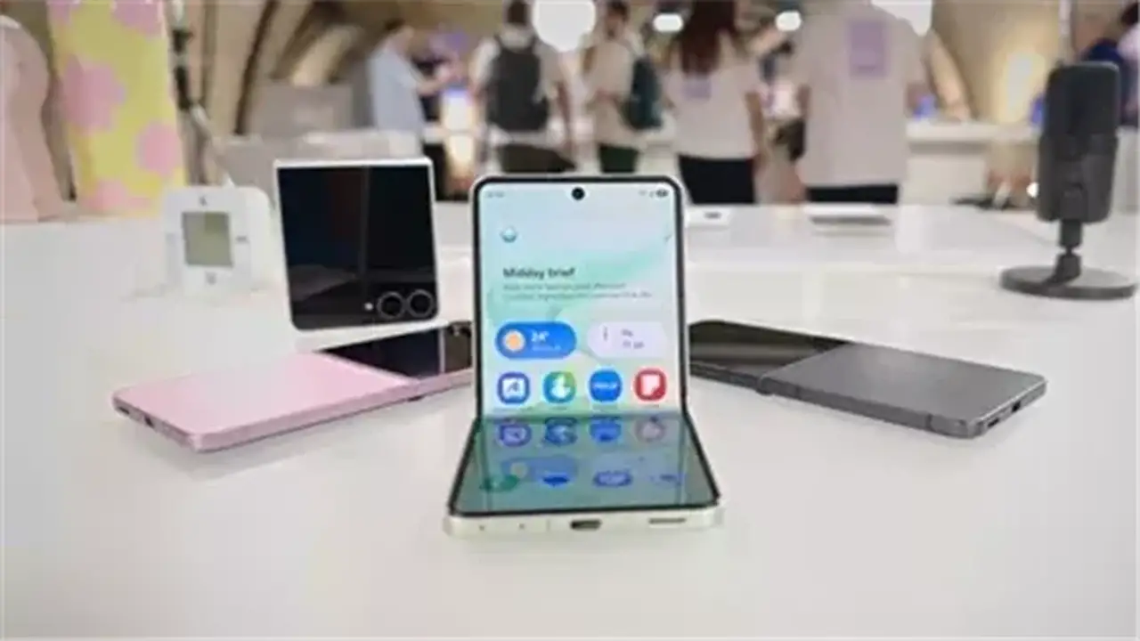 سامسونج تكشف النقاب عن Galaxy Z Flip 8 الأنحف مع مزايا ذكاء اصطناعي متطورة للشاشة الخارجية