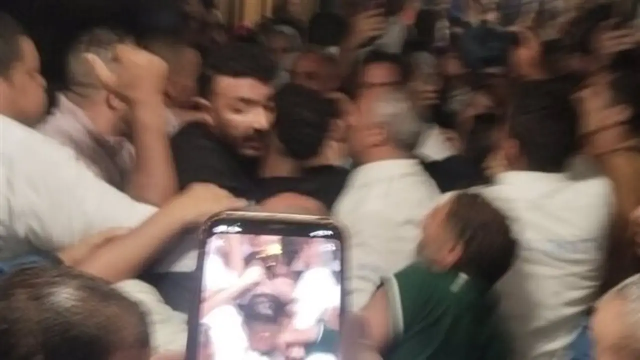 فوضى عارمة في استقبال أحمد العوضي بأحد سينمات سان ستيفانو بالإسكندرية (صور)