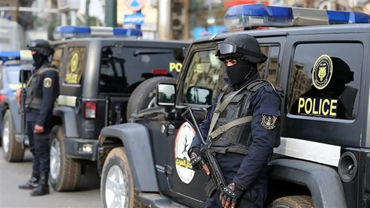 مصرع المتهم بقتل معلم وإصابة شقيقيه في تبادل لإطلاق النار مع الشرطة بقنا