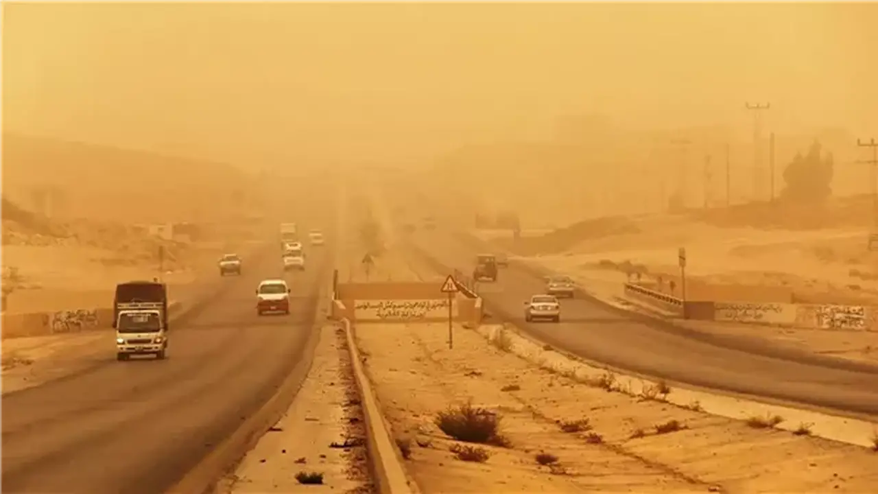 رياح مثيرة للرمال والأتربة تغزو بعض المناطق غدًا