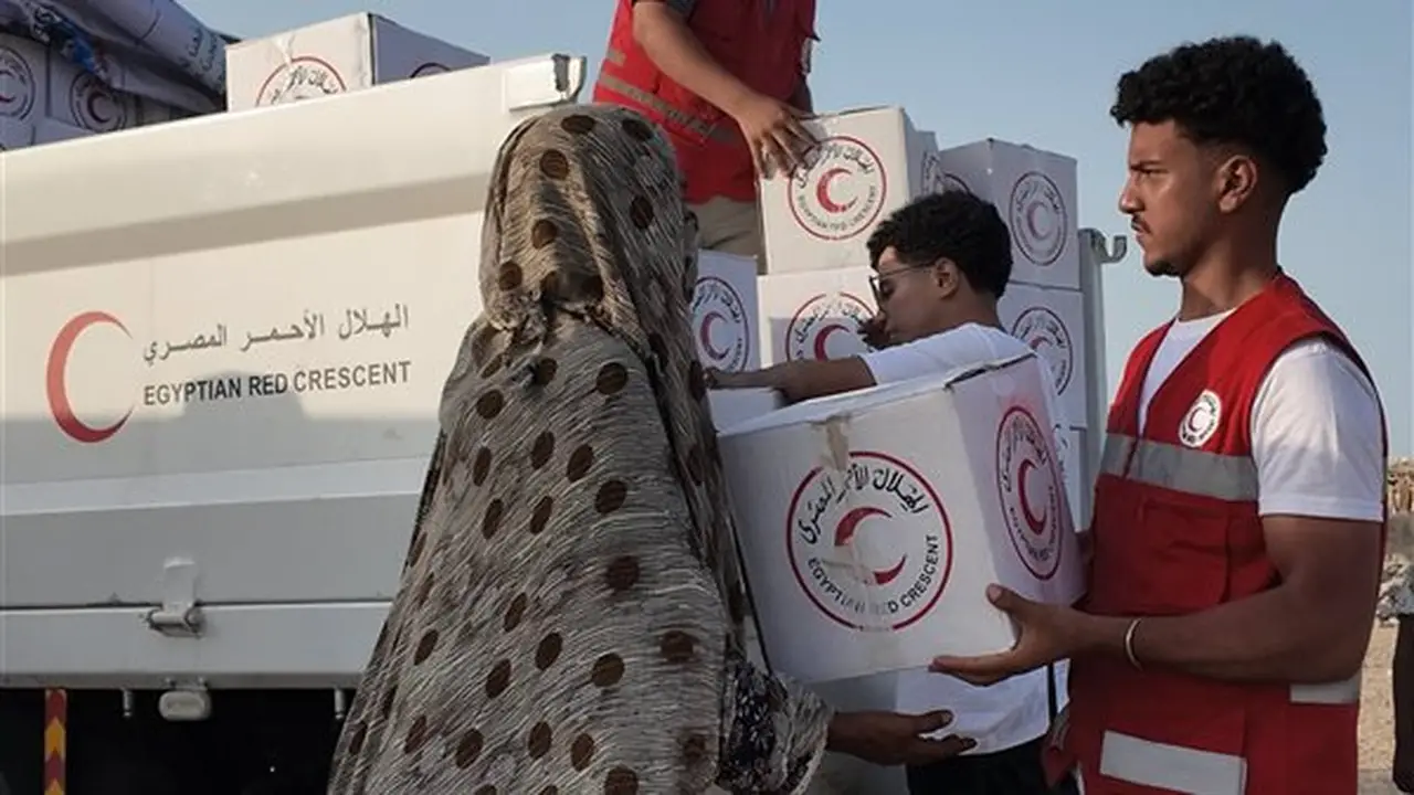 الهلال الأحمر ينظم قافلة إنسانية في شلاتين على مدار يومين