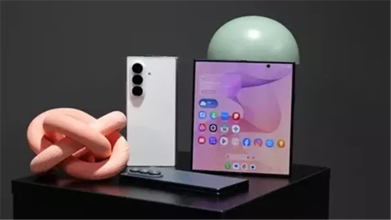 سامسونج تطلق Galaxy Z Fold 8 بتصميم أعرض وشاشة محسنة