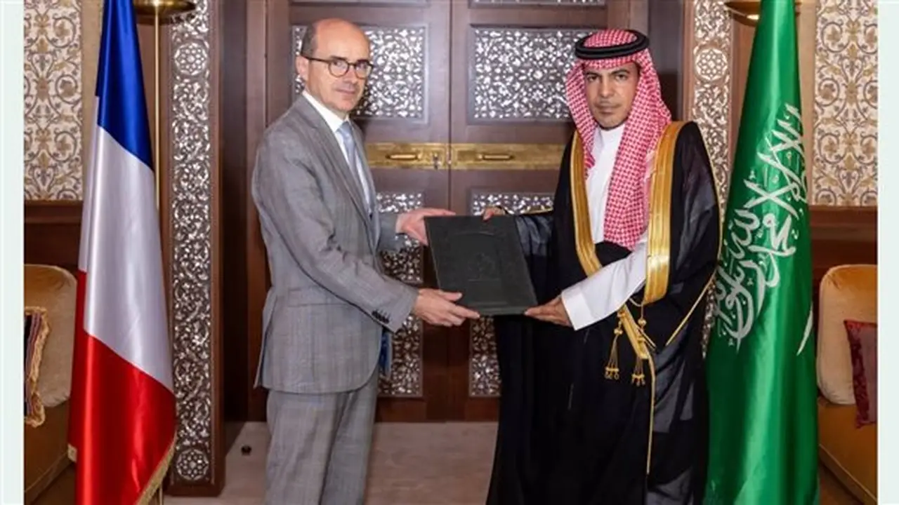 السفير السعودي الجديد في فرنسا يقدم أوراق اعتماده