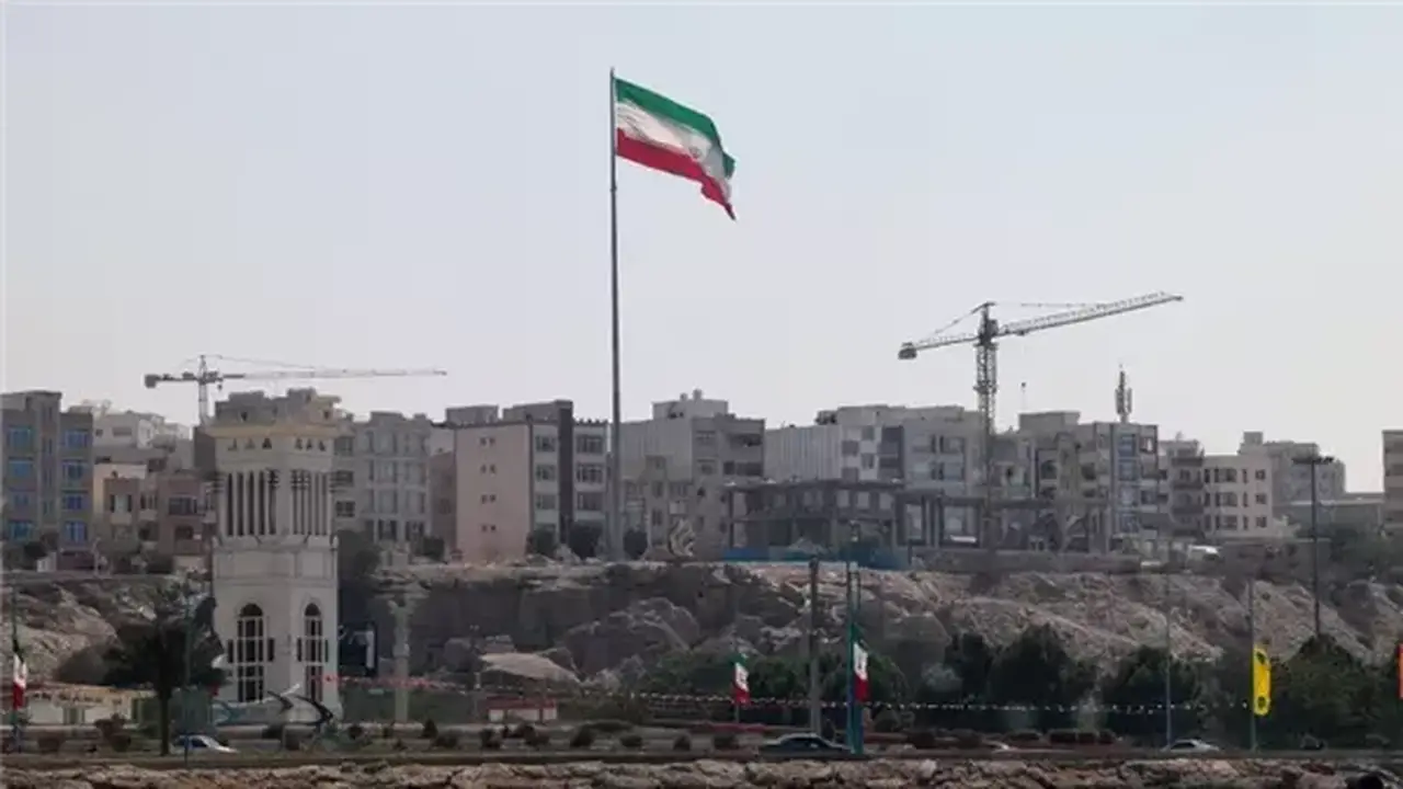 انفجارات تهز جزيرة قشم الإيرانية بالقرب من مضيق هرمز