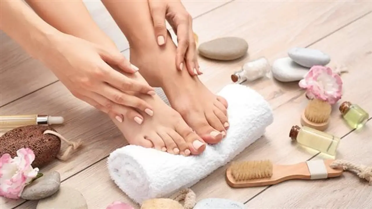 طرق طبيعية لإنعاش القدمين بعد المشي في الحرارة المرتفعة