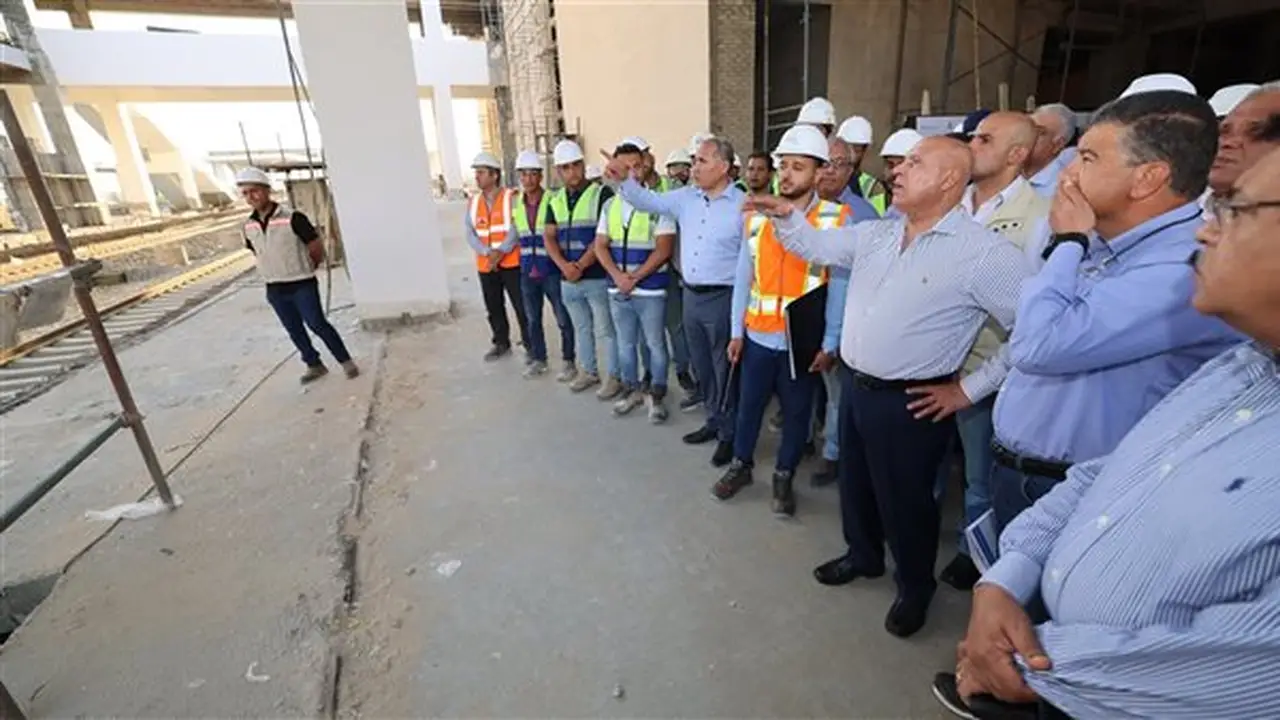 كامل الوزير يوجه بتسريع تنفيذ القطار الكهربائي السريع “السخنة – مطروح” خلال جولة ميدانية