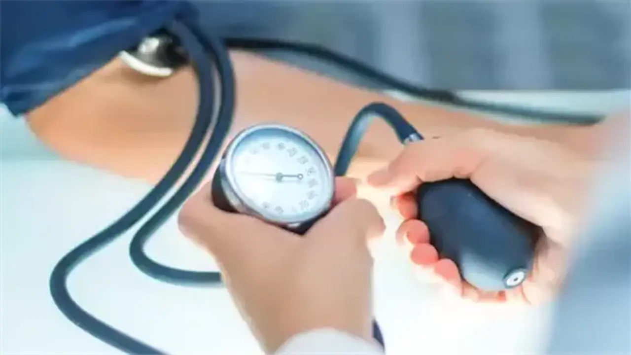5 علامات تحذيرية لارتفاع ضغط الدم وفقًا لطبيب قلب
