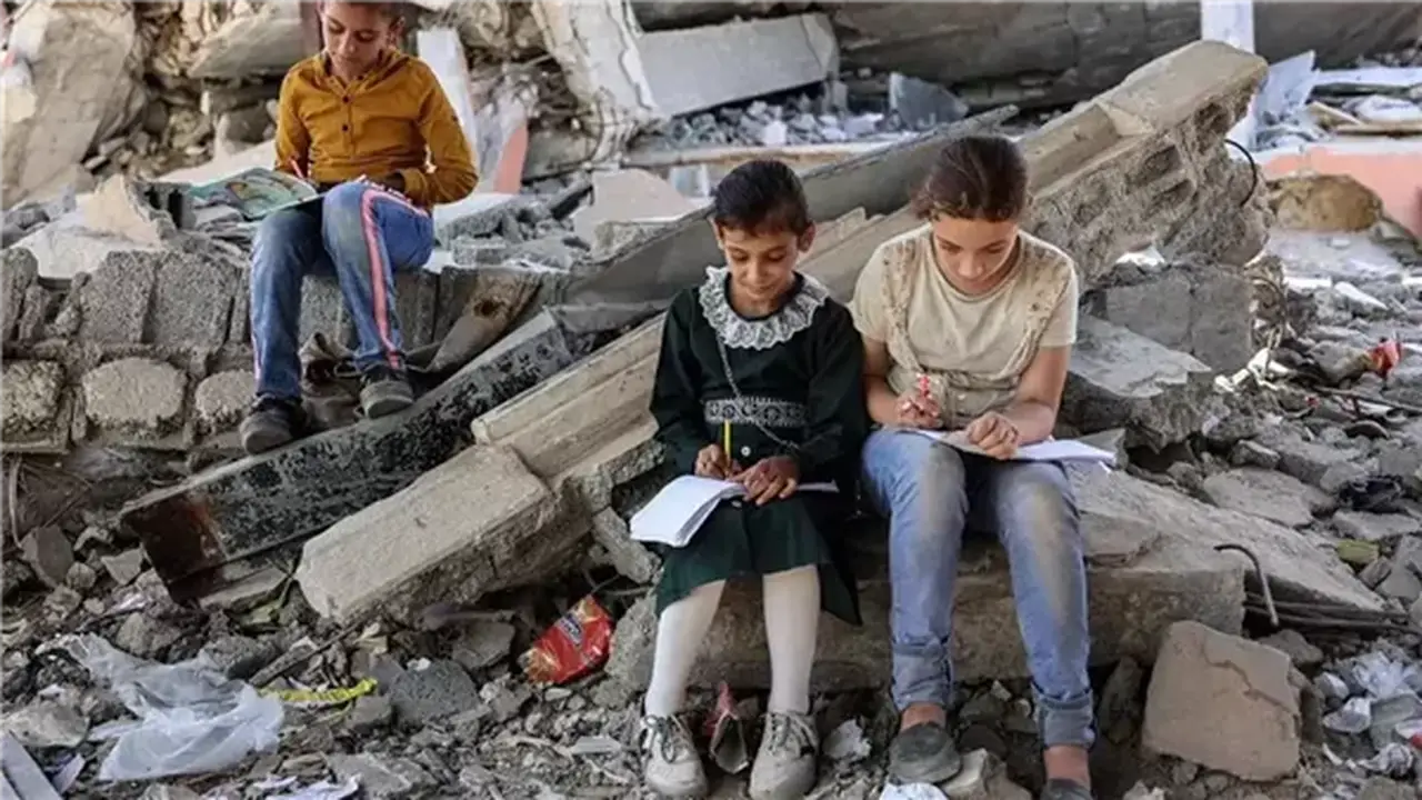 أطفال غزة يواجهون أوضاعًا إنسانية مأساوية في ظل استمرار الحرب والحصار