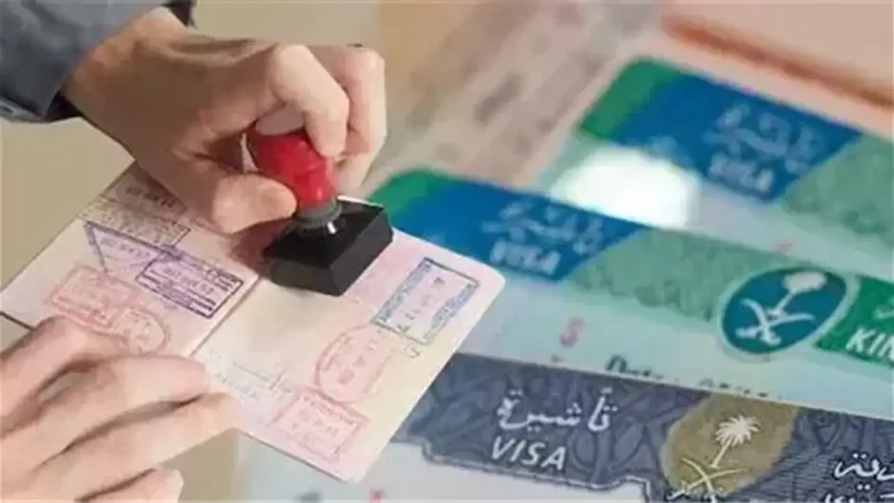 القنصلية المصرية بالرياض: إصدار تأشيرات الخروج النهائي إلكترونيًا دون الحاجة لمراجعة مكتب العمل