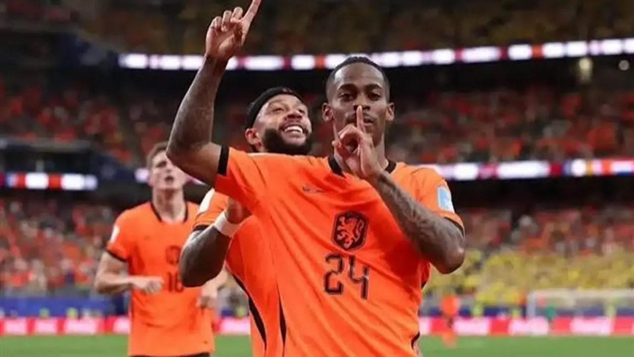 الهلال السعودي يتعاقد مع كريسينسو سمرفيل لمدة 4 مواسم