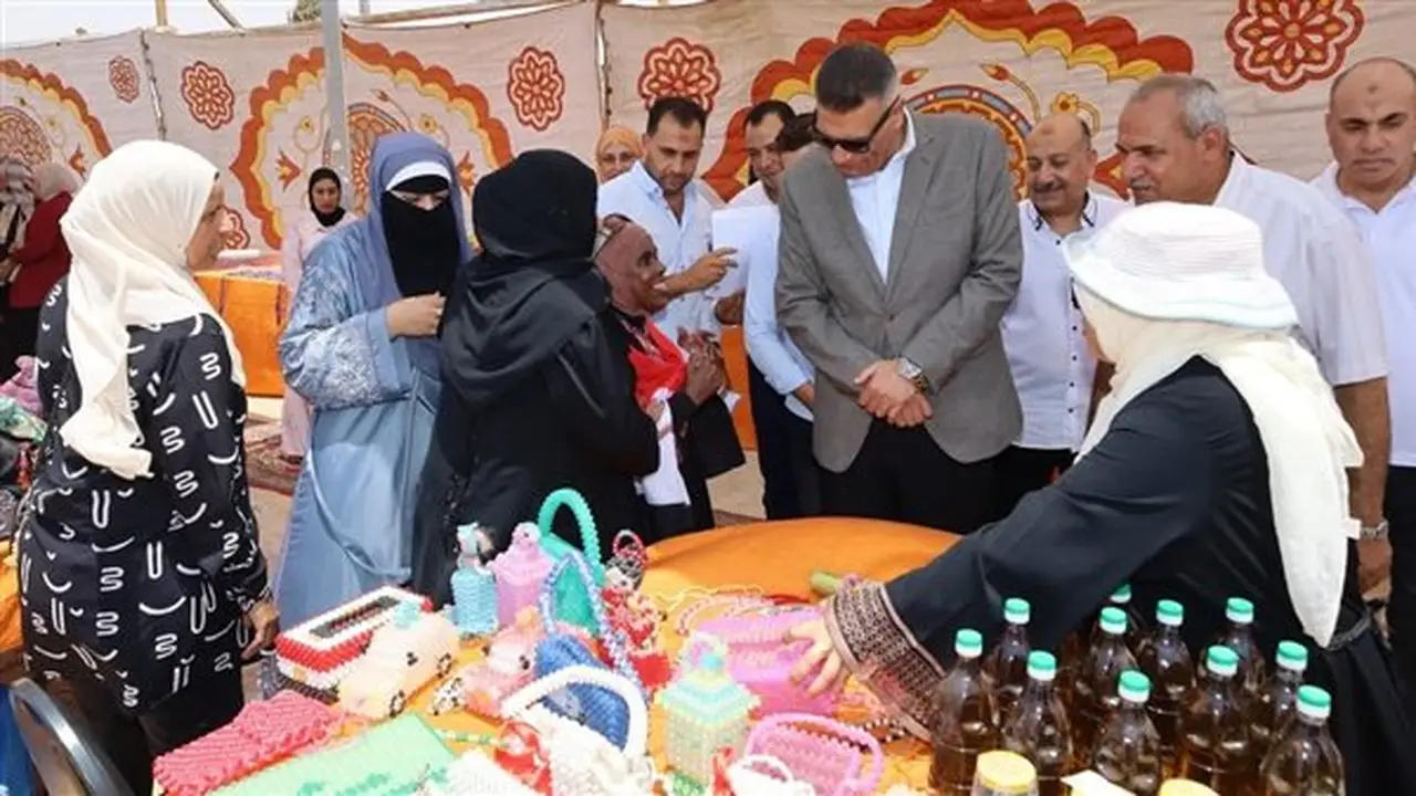 محافظ جنوب سيناء يفتتح معرض المنتجات اليدوية والبدوية في طور سيناء