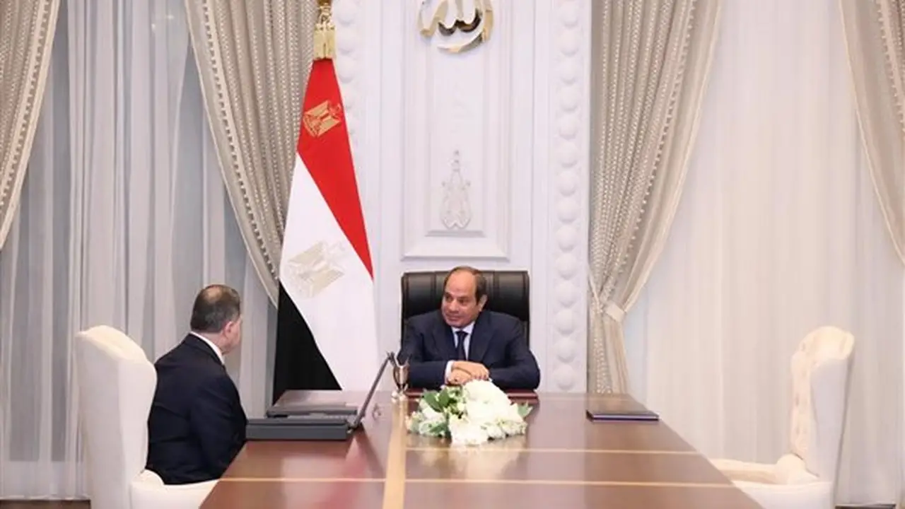 الرئيس السيسي يستقبل وزير الداخلية في مدينة العلمين