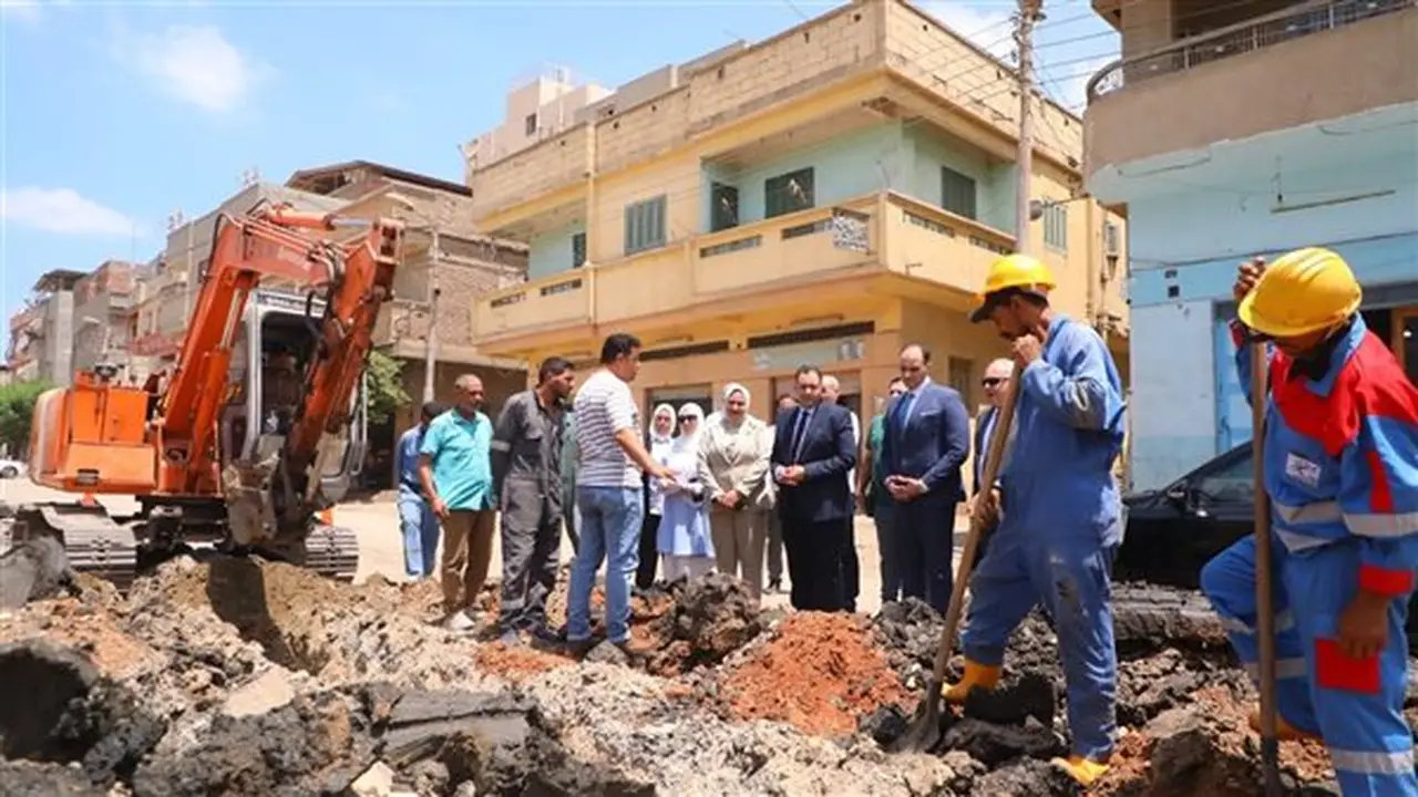 محافظ دمياط يتابع أعمال إمداد خط الغاز الطبيعي في مدينة السرو