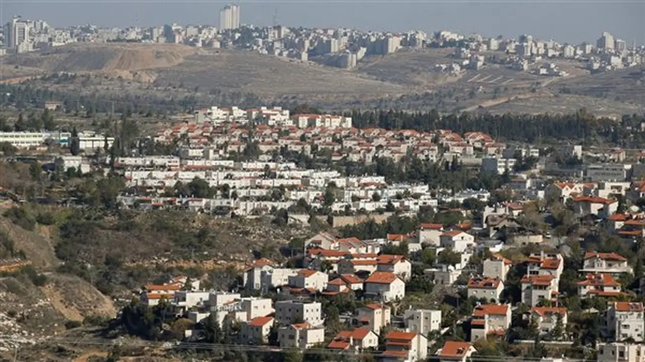 مستوطنون يؤسسون بؤرة استيطانية جديدة قرب مقام النبي موسى شرقي القدس المحتلة