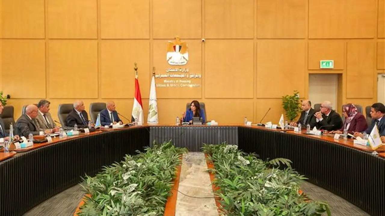 وزيرة الإسكان تتابع تطوير منظومة مياه الشرب والصرف الصحي في أسيوط