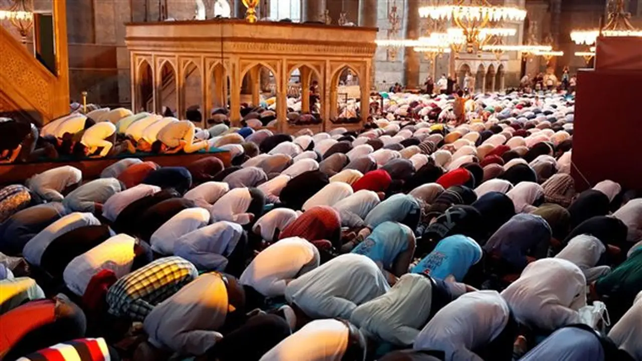 مواقيت الصلاة اليوم الإثنين: أذان العشاء في القاهرة والمحافظات