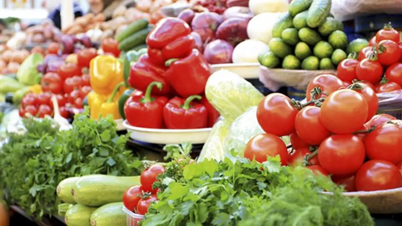 تحديث أسعار الخضار اليوم: انخفاض الطماطم وارتفاع الليمون 10 جنيهات