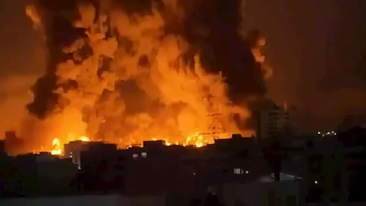 مقتل 3 أشخاص بهجمات أمريكية في إيران واعتقال سفينة في خليج عُمان