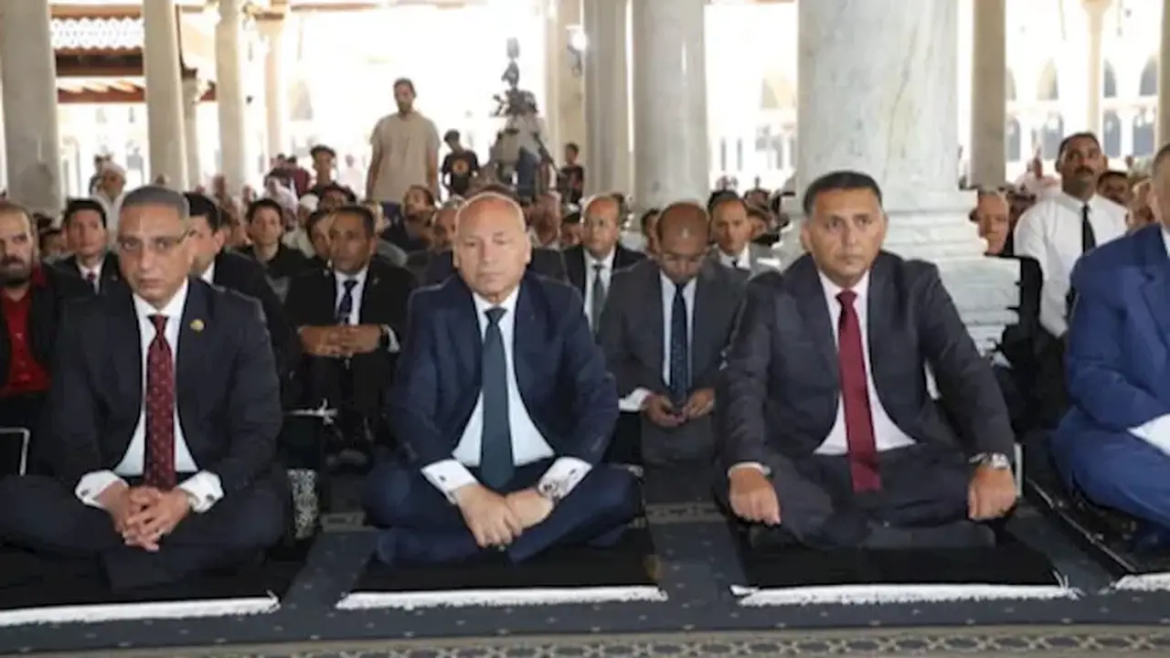 محافظو القاهرة والجيزة والقليوبية يؤدون صلاة الجمعة احتفالًا بعيد القاهرة القومي