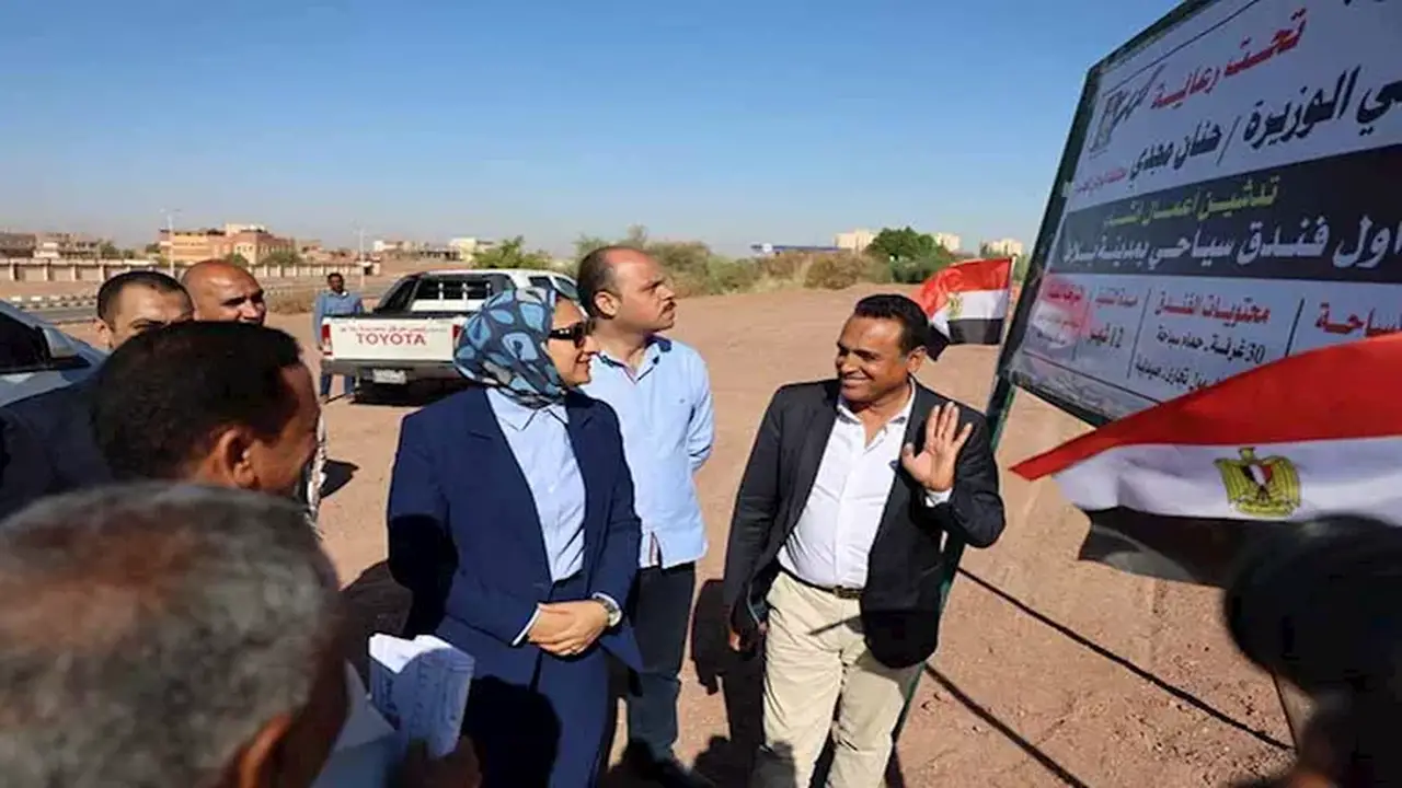 محافظ الوادي الجديد تتابع إنشاء أول فندق سياحي في بلاط يضم 30 غرفة ومولًا تجاريًا – صور