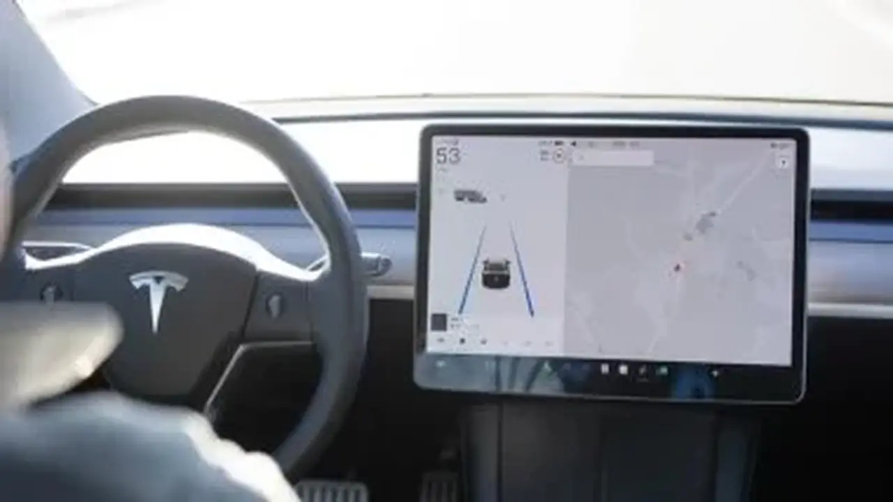 تراجع بنسبة 36% في رحلات Robotaxi المدفوعة.. ضغوط متزايدة على إيلون ماسك وتسلا