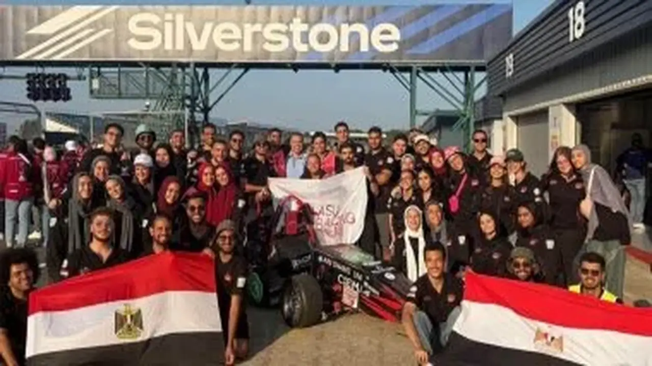 فريق هندسة عين شمس يحقق إنجازًا عالميًا في الذكاء الاصطناعي ويحصد 5 جوائز في إنجلترا