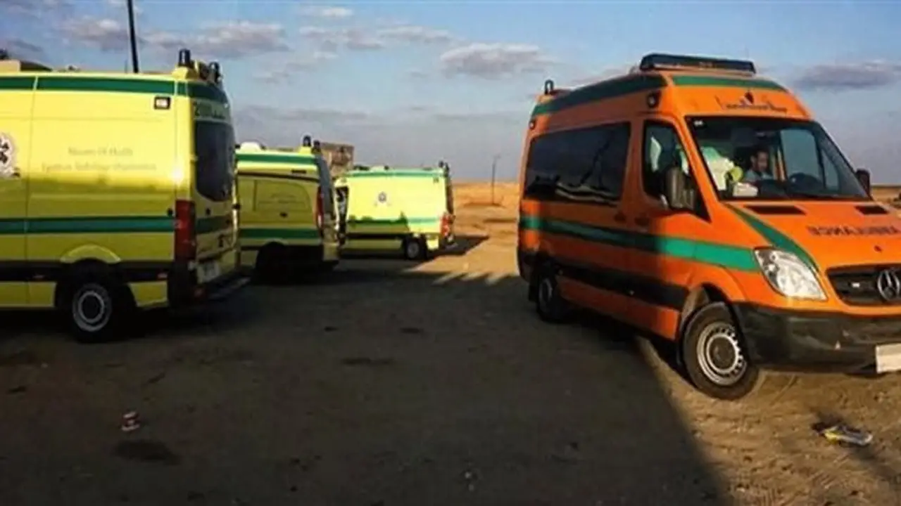إصابة 5 أفراد من أسرة واحدة بينهم رضيع في حادث انقلاب سيارة بالبحيرة