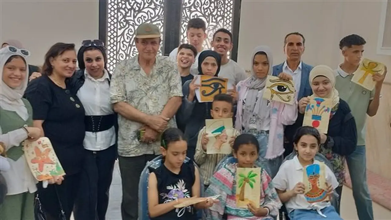 خمسة ورش متخصصة لتعزيز حرفة البردي في قرية القراموص