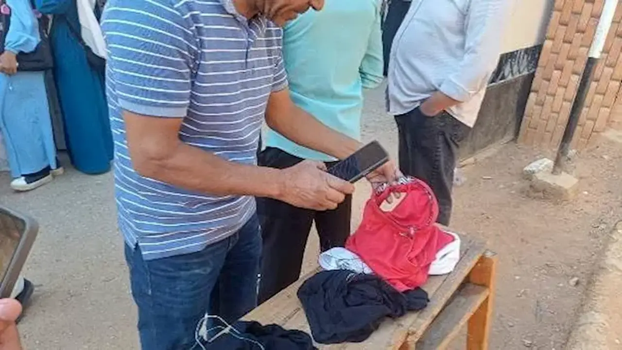تعليم سوهاج تكشف تفاصيل ضبط 500 هاتف وسماعة خلال امتحانات “أولاد الأكابر”