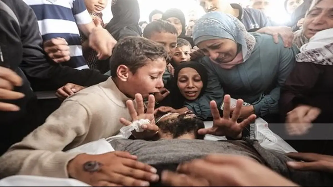 ثمانية شهداء و20 مصابًا في قصف الاحتلال لمخيم النصيرات وسط قطاع غزة